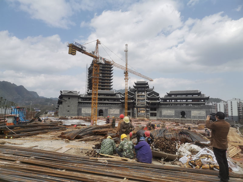 張家界國輝建材有限公司,張家界塔吊租賃,施工電梯租賃,重型吊車租賃,隨車吊租賃,辦公車輛